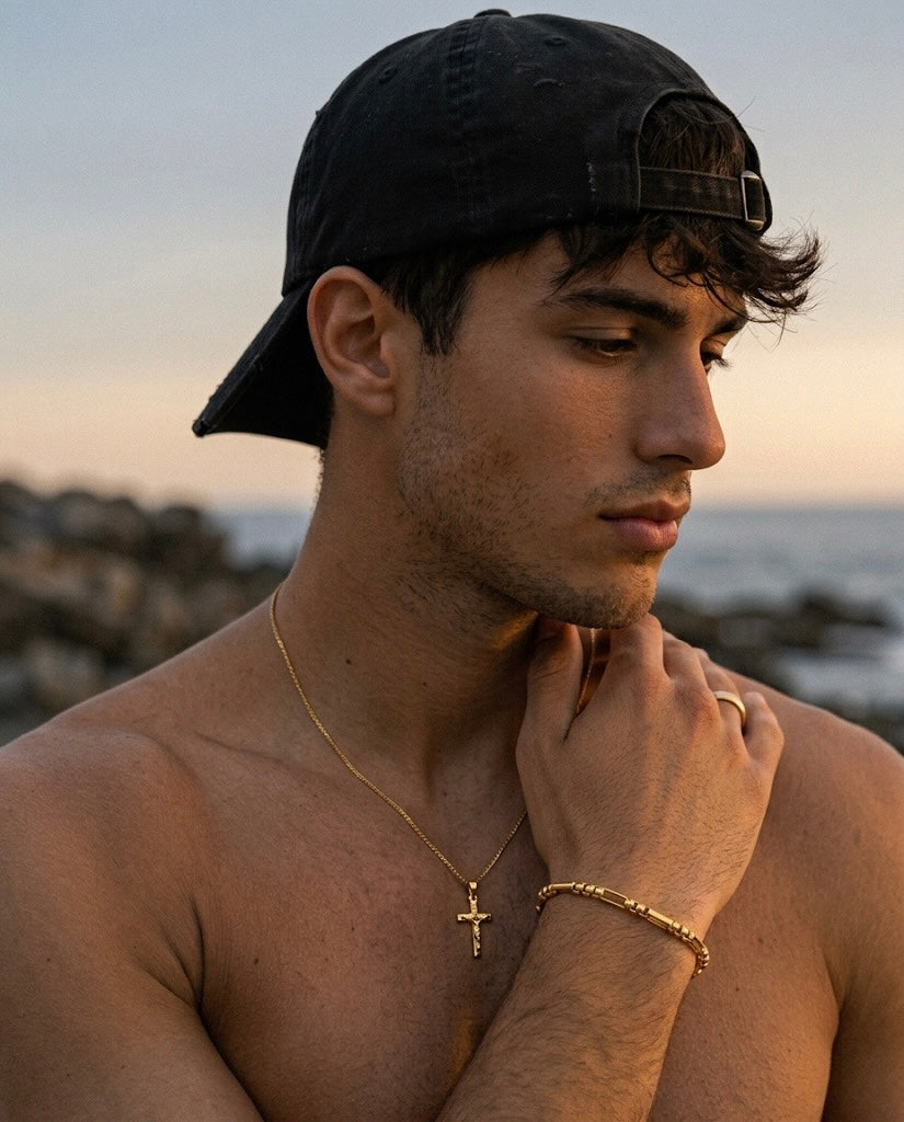 Colar de crucifixo para homem dourado em aço e ouro 18k