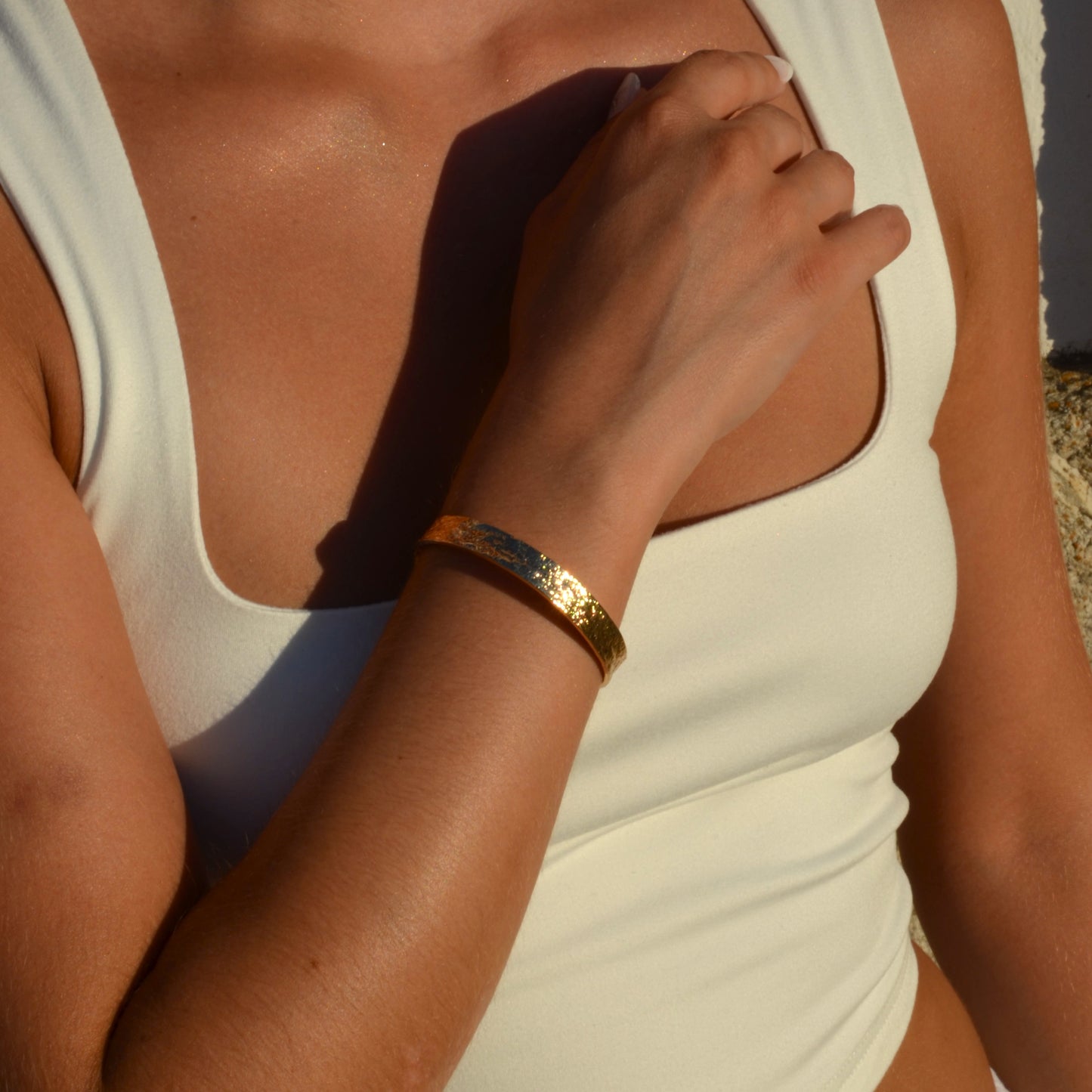 Brazalete griego dorado, detalle