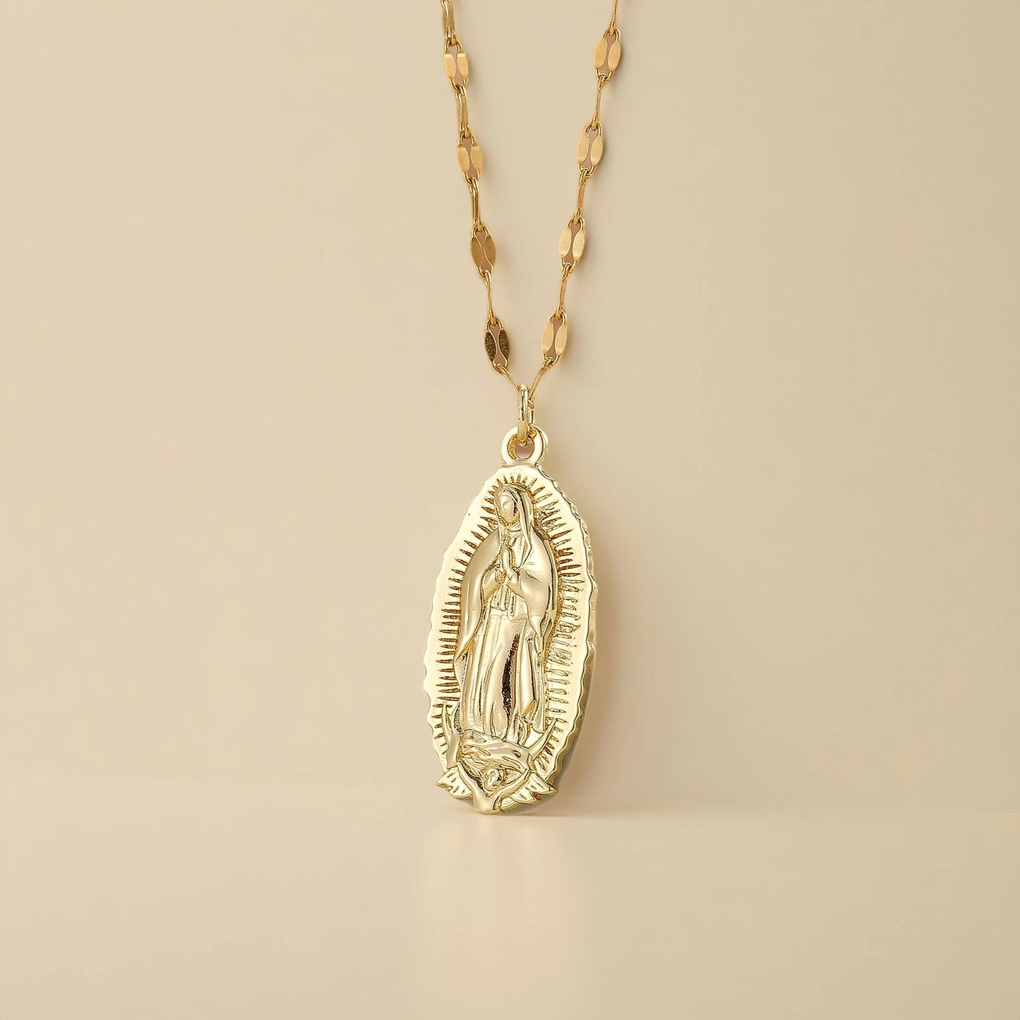 Collar virgen clásico