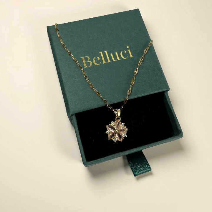 Collar flor de cerezo con circonitas