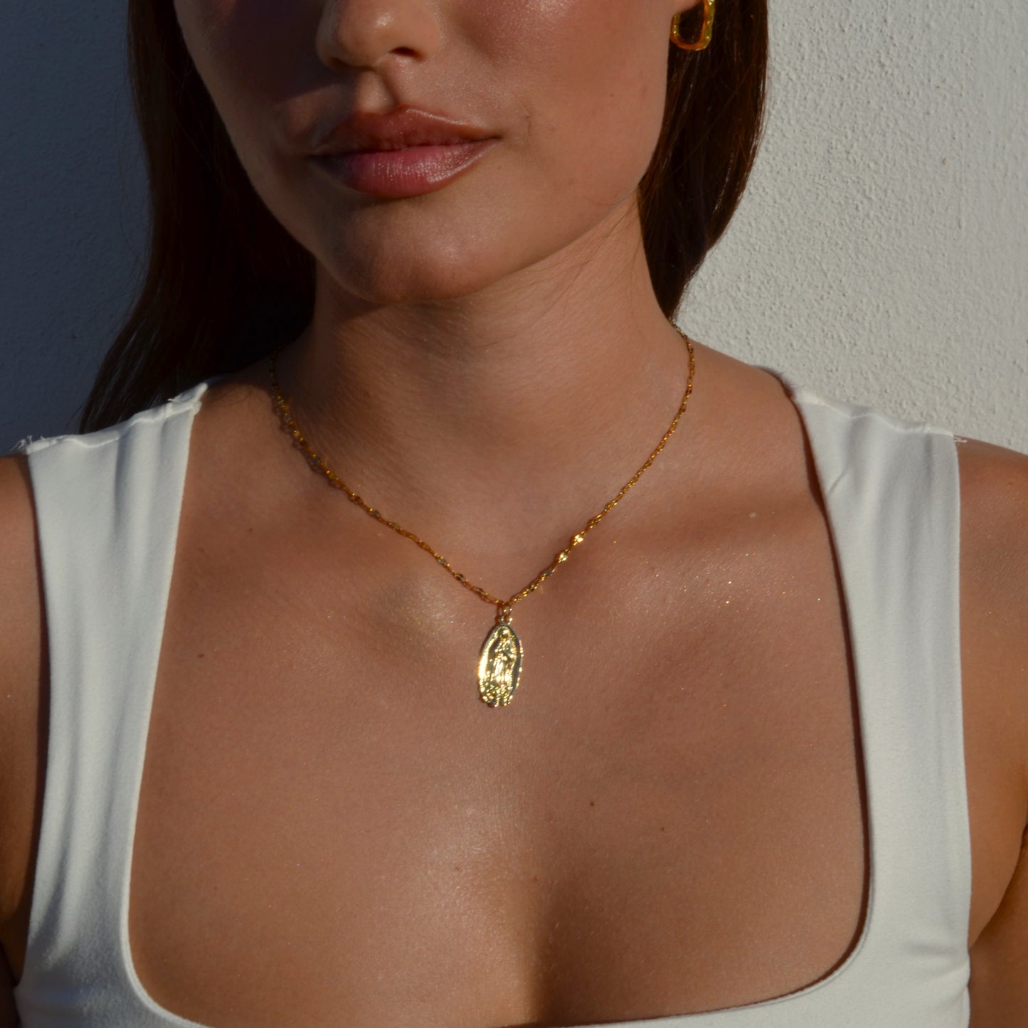 Collar virgen clásico