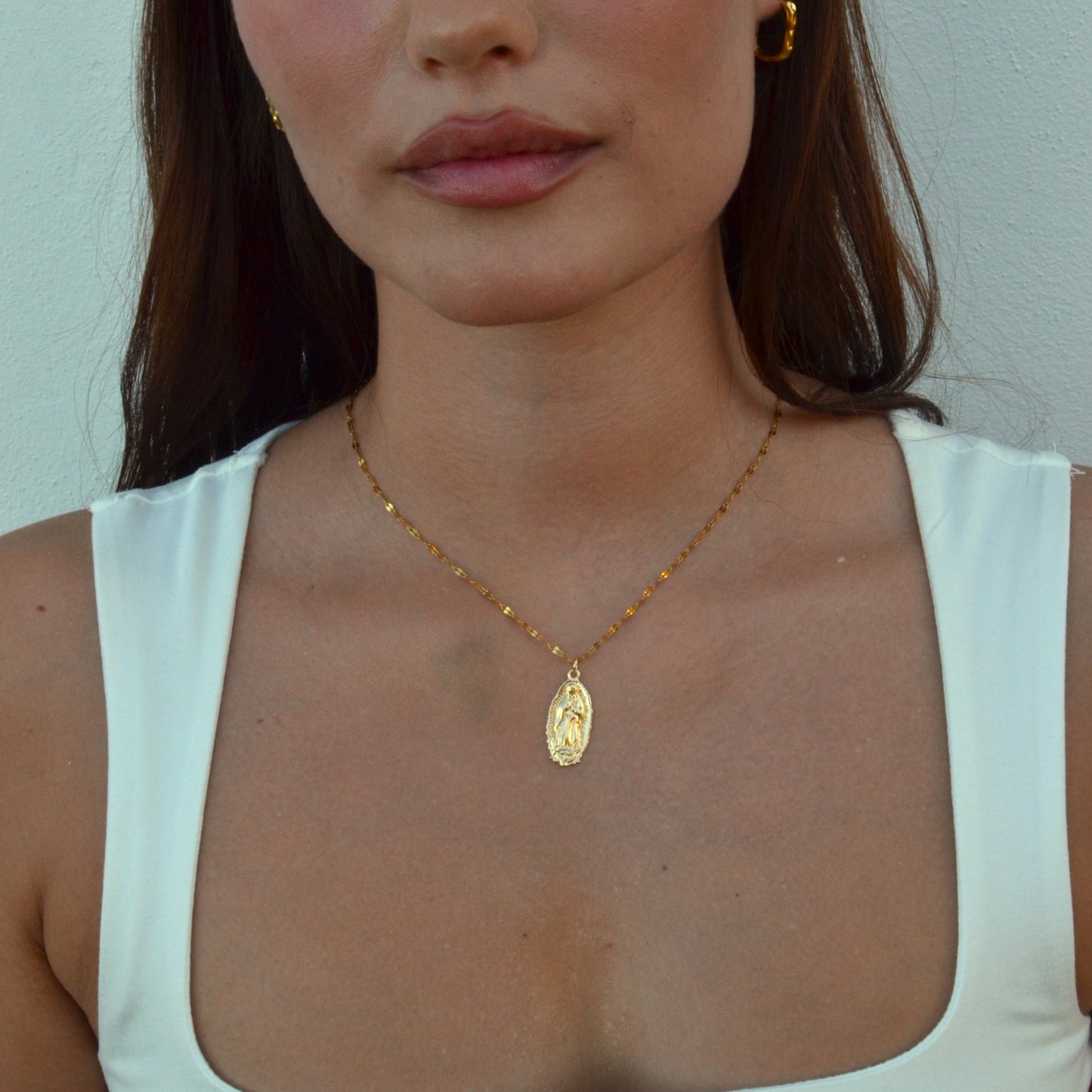 Collar virgen clásico