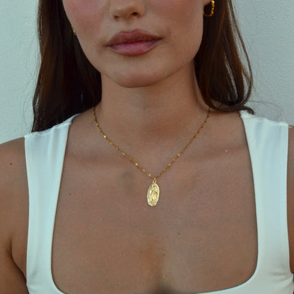 Collar virgen clásico