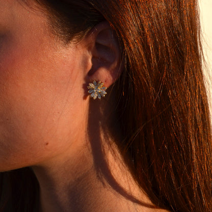 Pendientes margarita con circón natural