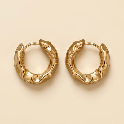 Boucles d'oreilles ondulées dorées en acier inoxydable et or 18 carats