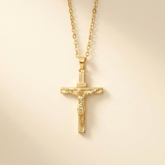 Collar de crucifijo para hombre dorado en acero y oro 18k