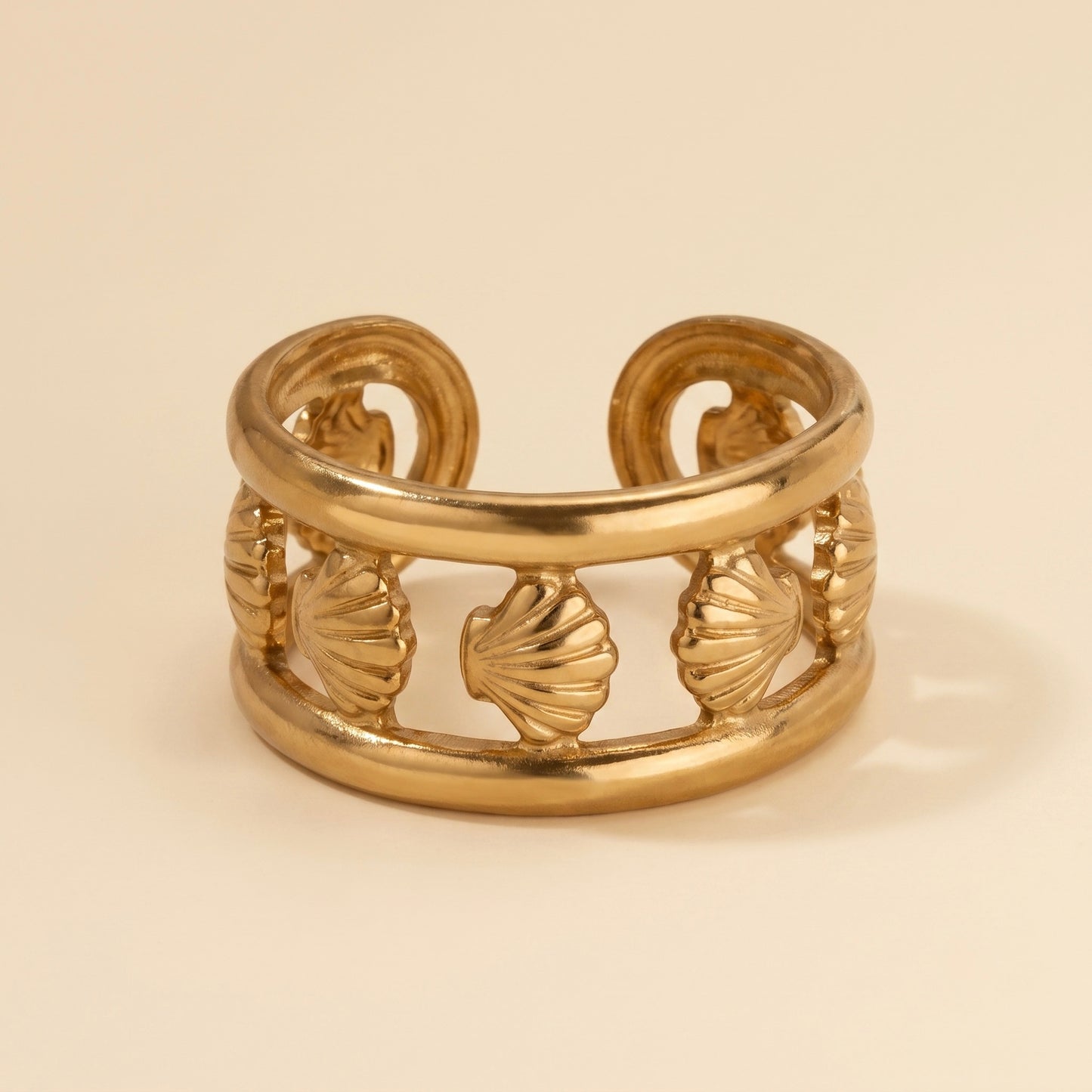 Anillo de concha dorado en acero inoxidable y oro 18k