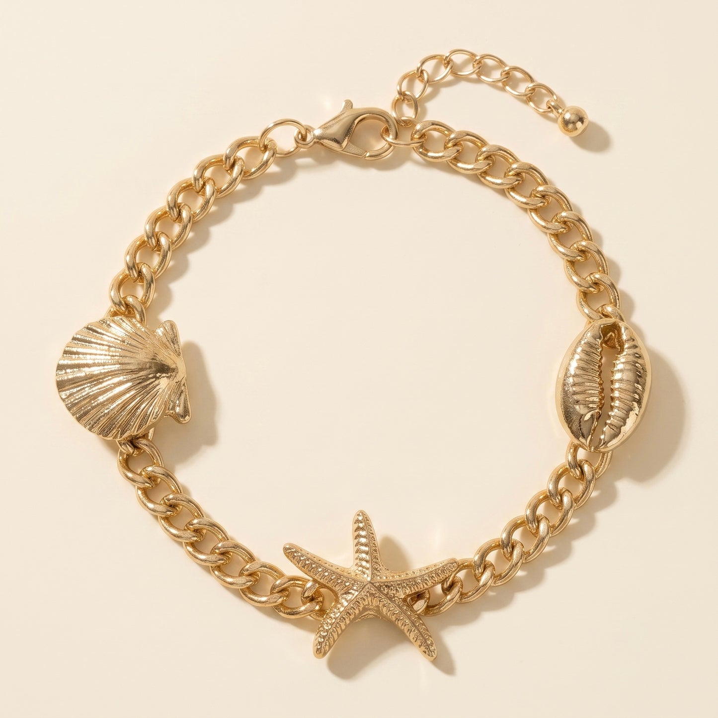 Pulsera triple de concha, caracola y estrella de mar dorada