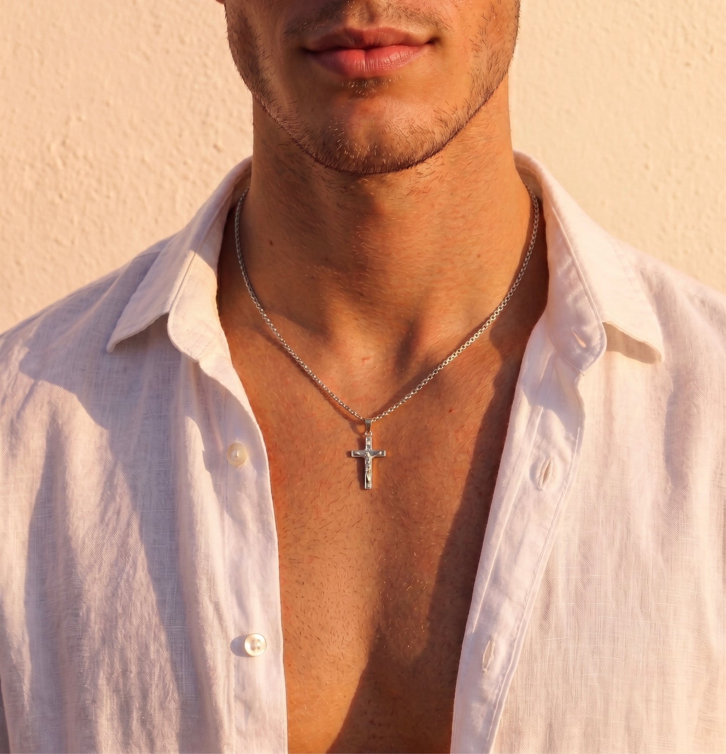 Collar de crucifijo para hombre plateado en acero inoxidable 316L