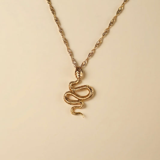 Collar de serpiente dorado en acero inoxidable y oro 18k