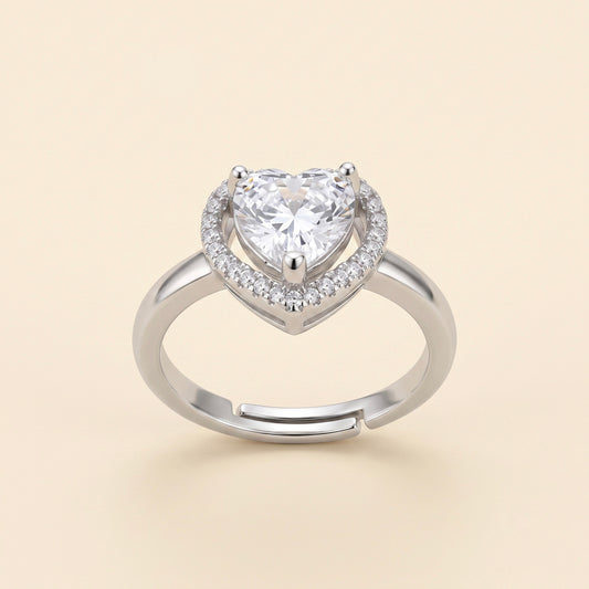 Anillo de corazón plateado con circonitas en acero 316L