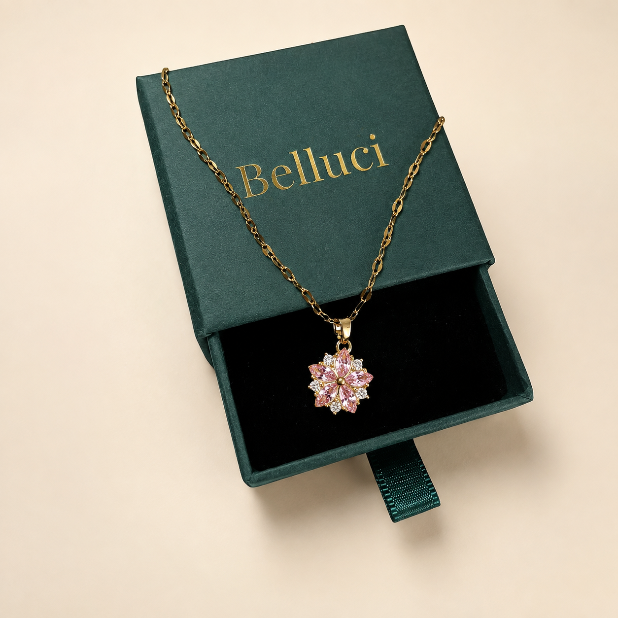 Collar de flor de cerezo con circonitas en oro 18k