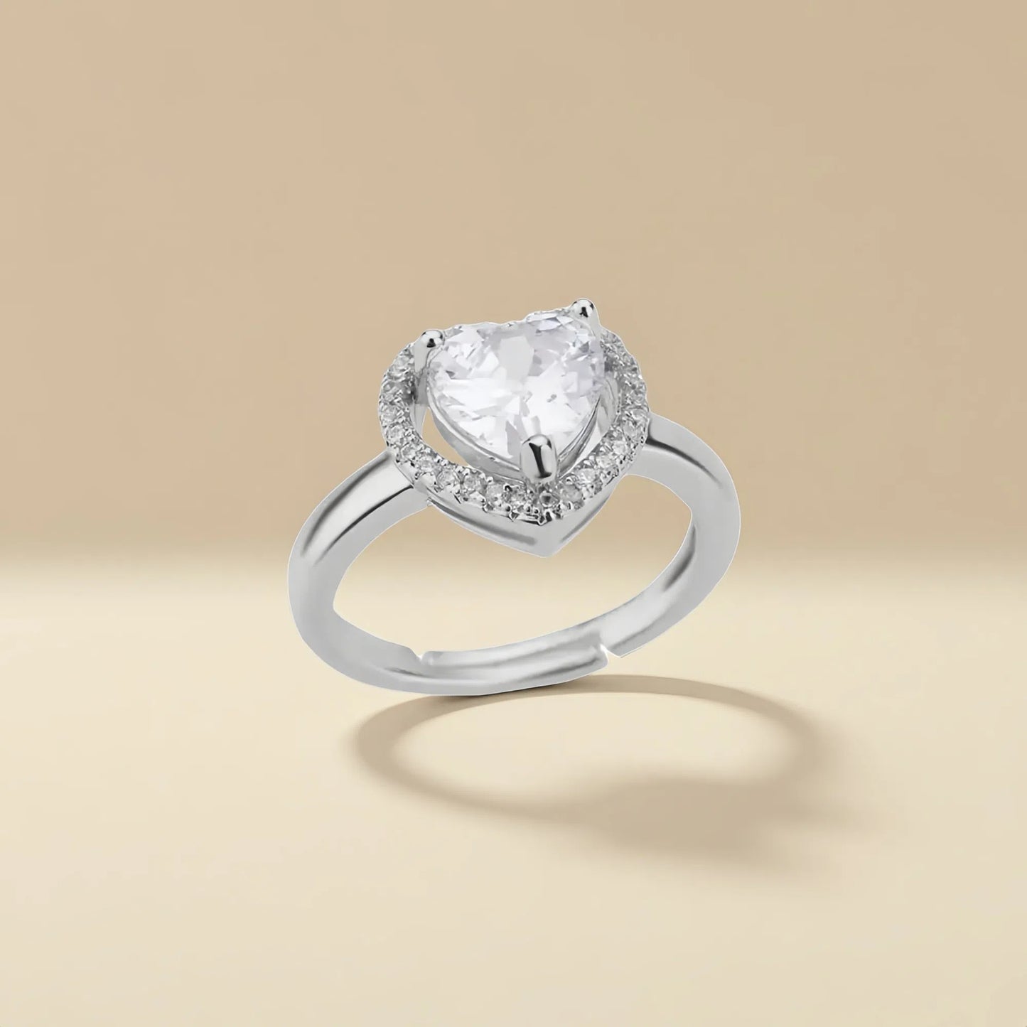 Anillo esencial corazón  con circonitas