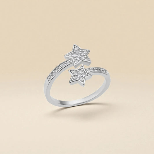 Anillo de estrellas entrelazadas