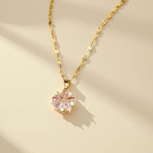 Collar flor de cerezo con circonitas